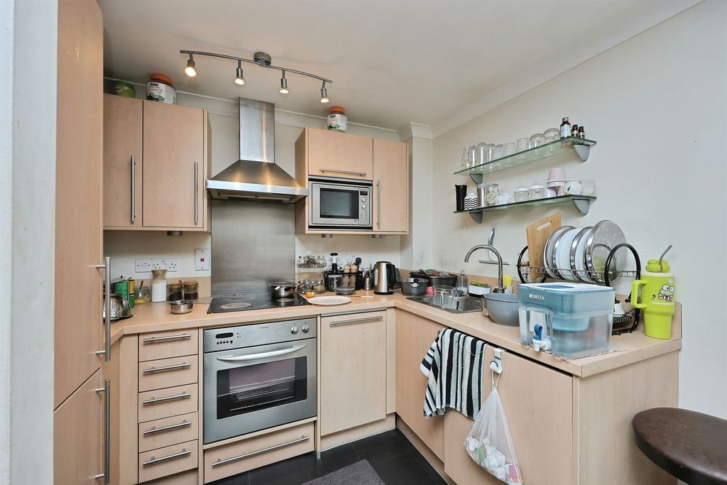 Property photo 3 of 14