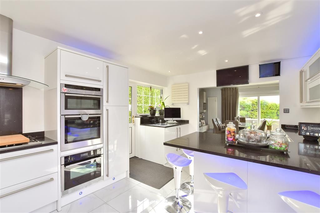 Property photo 3 of 13 Kitchen