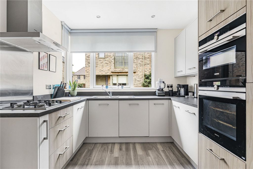 Property photo 2 of 7 Picture No. 15