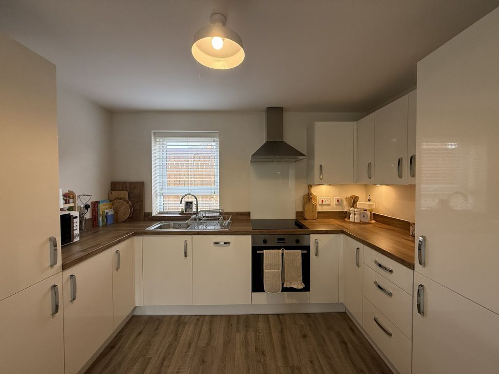 Property photo 3 of 12 Kitchen Area