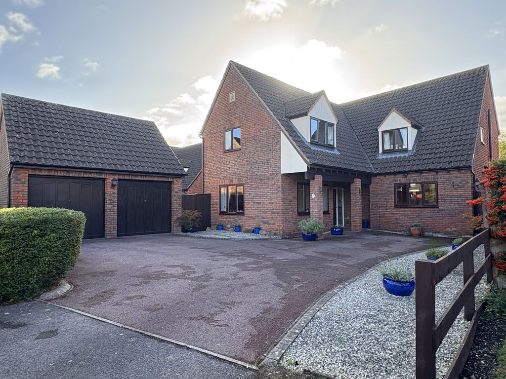 Property photo 1 of 38 4 Bedroom Detached House For Sale