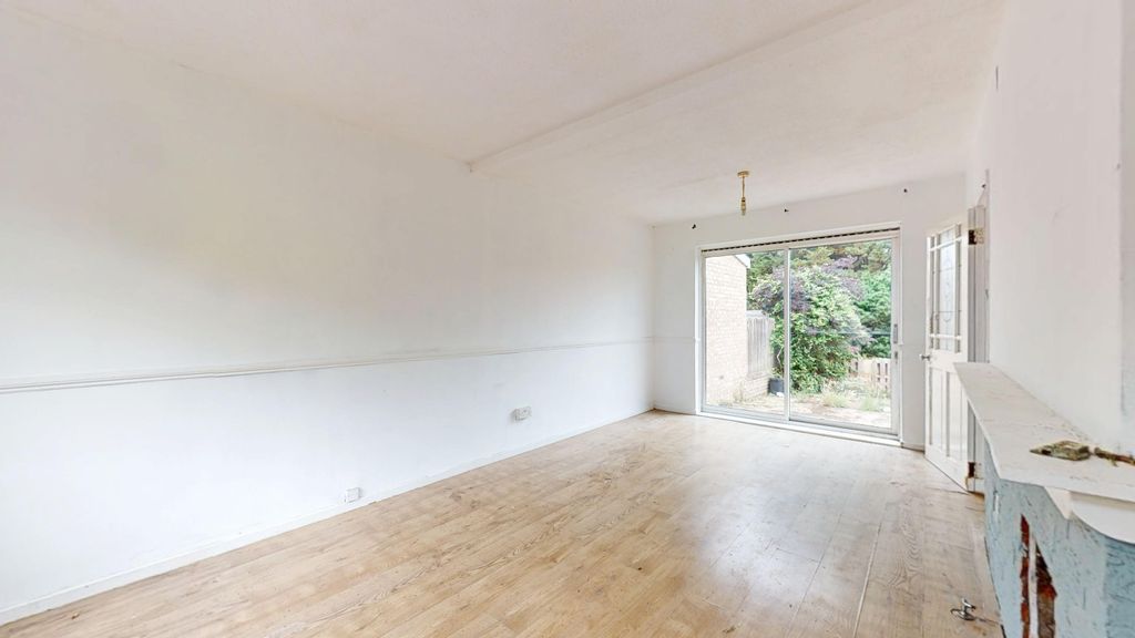 Property photo 3 of 23 25 Pirbright Crescent, New Addington, Croydon, Cr0 0Rt