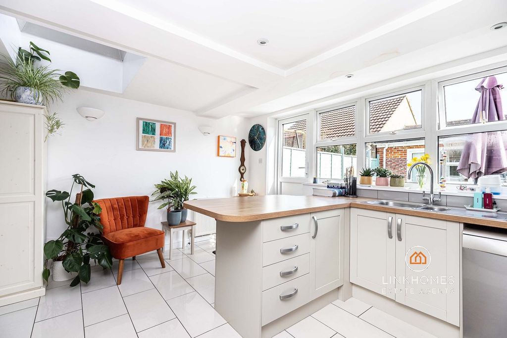 Property photo 3 of 26