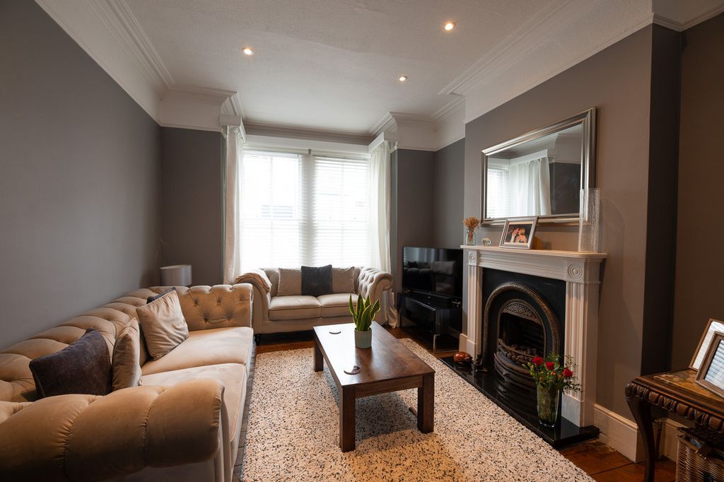 Property photo 2 of 23