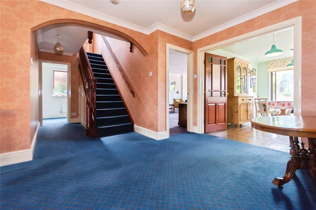 Property photo 2 of 24 Entrance Hall