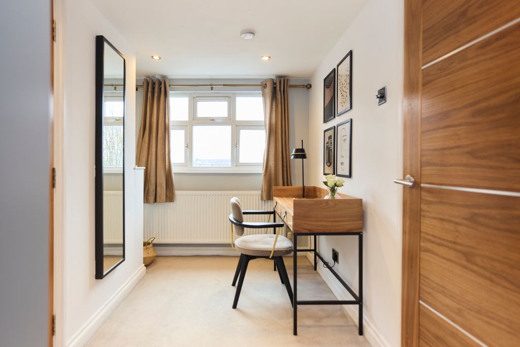 Property photo 2 of 8 Ln Bur 89_0006