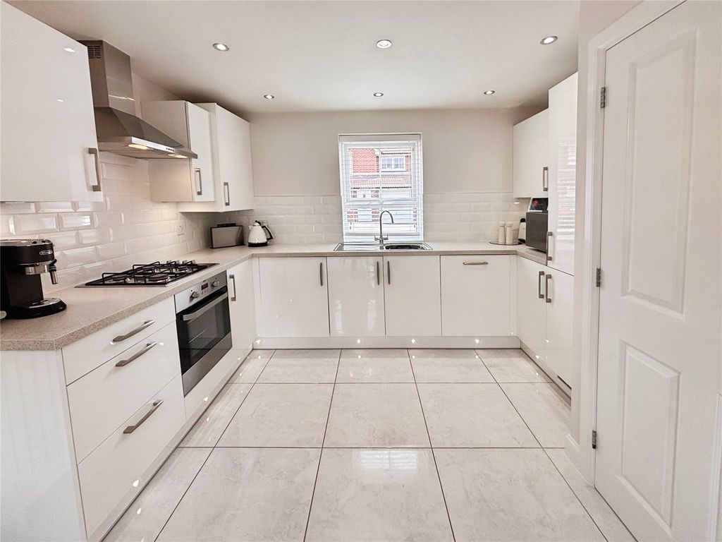 Property photo 2 of 19 Breakfast Kitchen