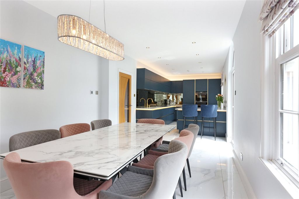 Property photo 3 of 16 Kitchen/Dining
