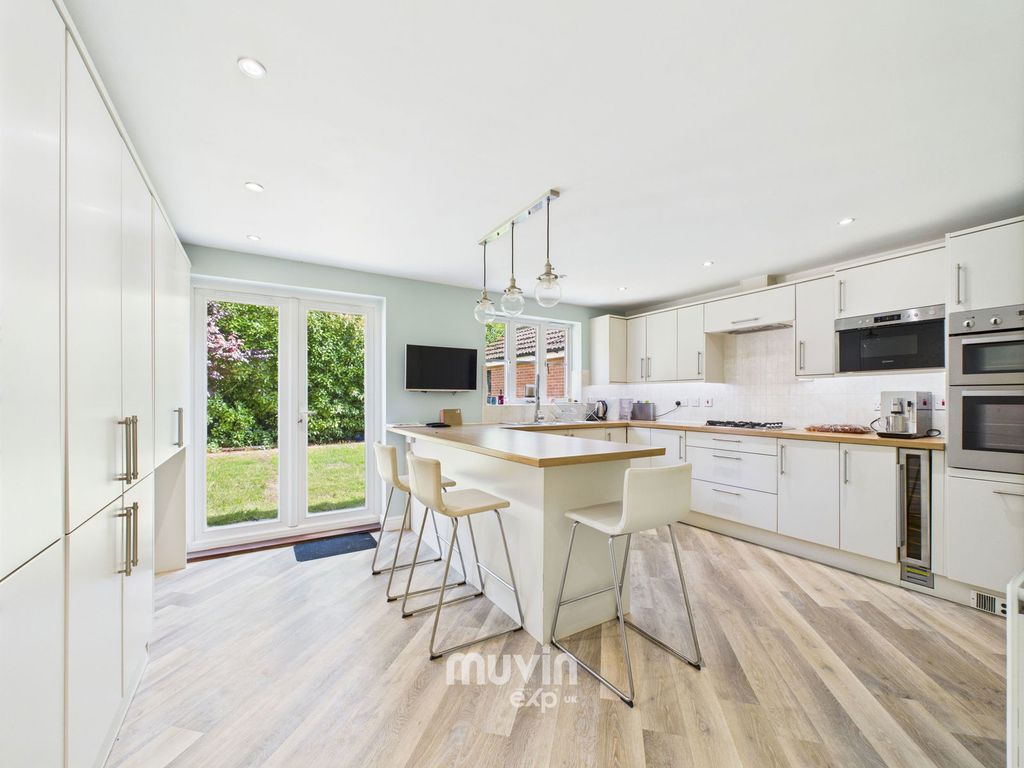 Property photo 2 of 16