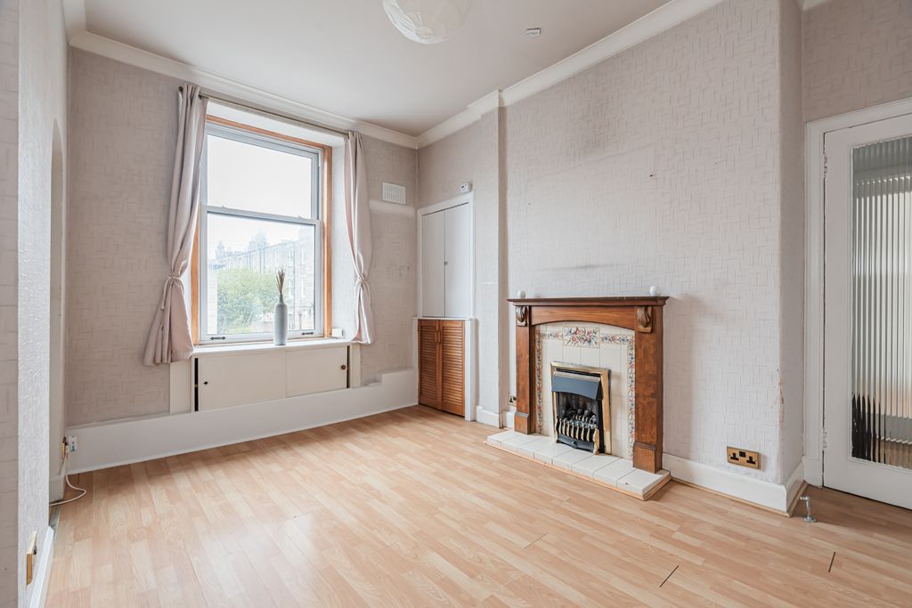 Property photo 2 of 25