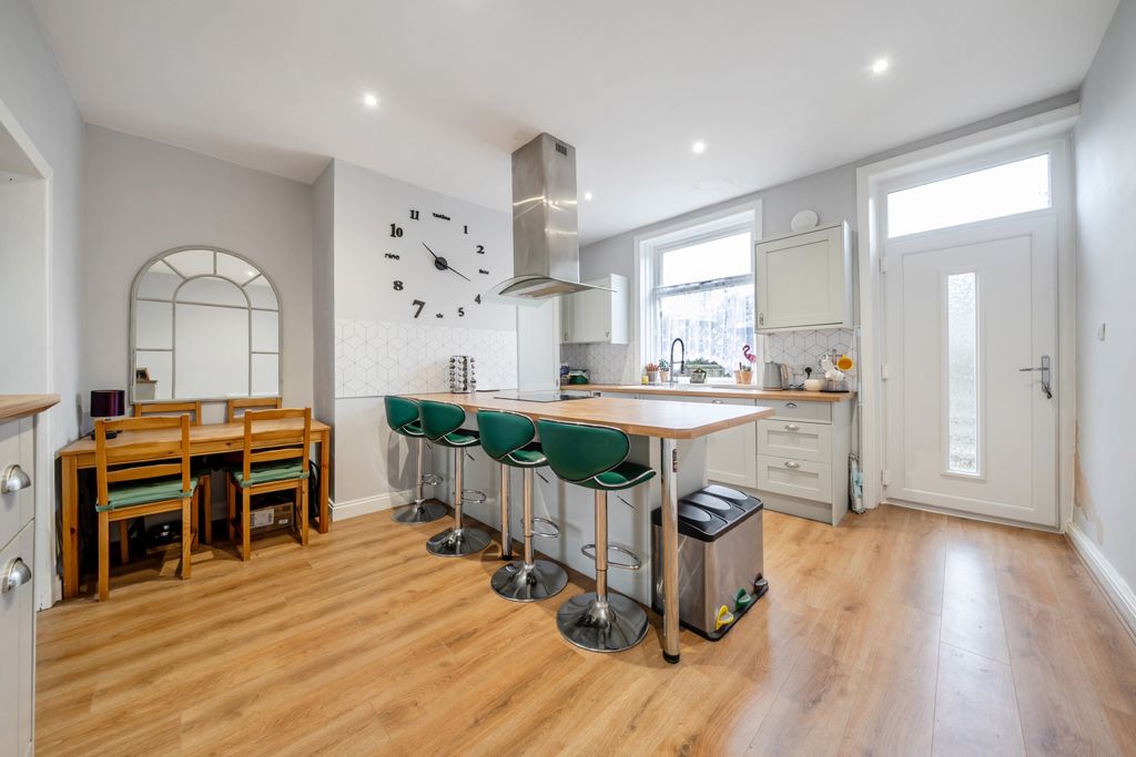 Property photo 2 of 14 1449951-15-69F081c5E9663