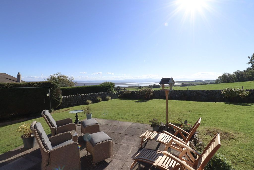 Property photo 2 of 28