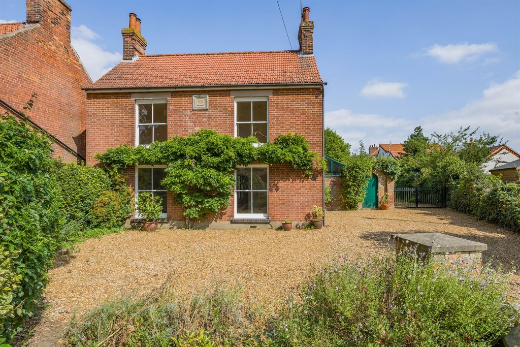 Property photo 2 of 17