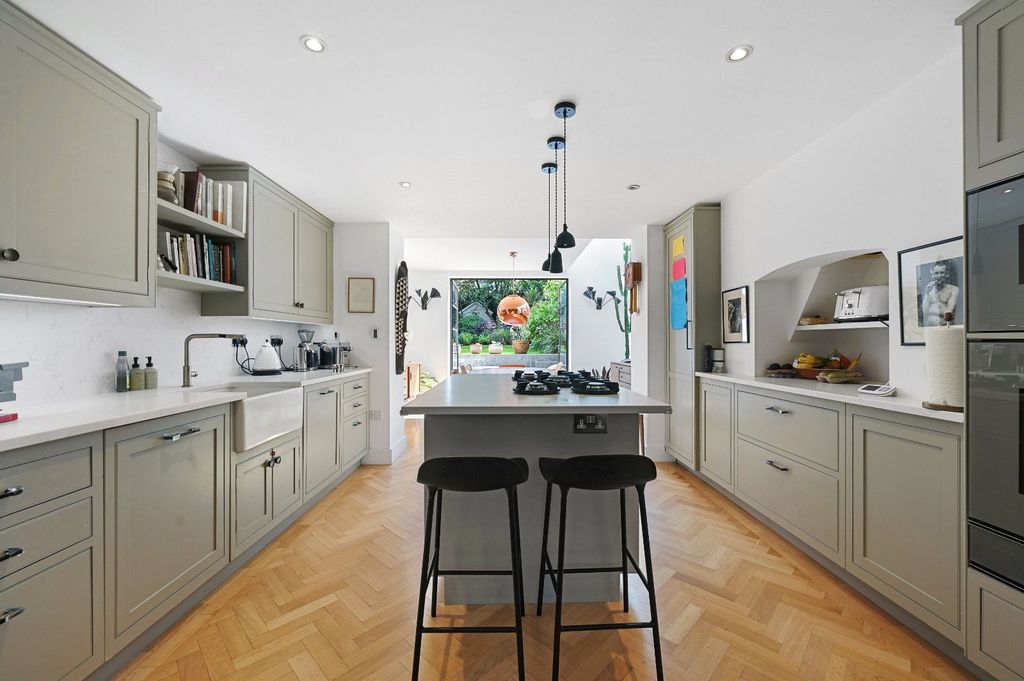 Property photo 2 of 30 Kitchen