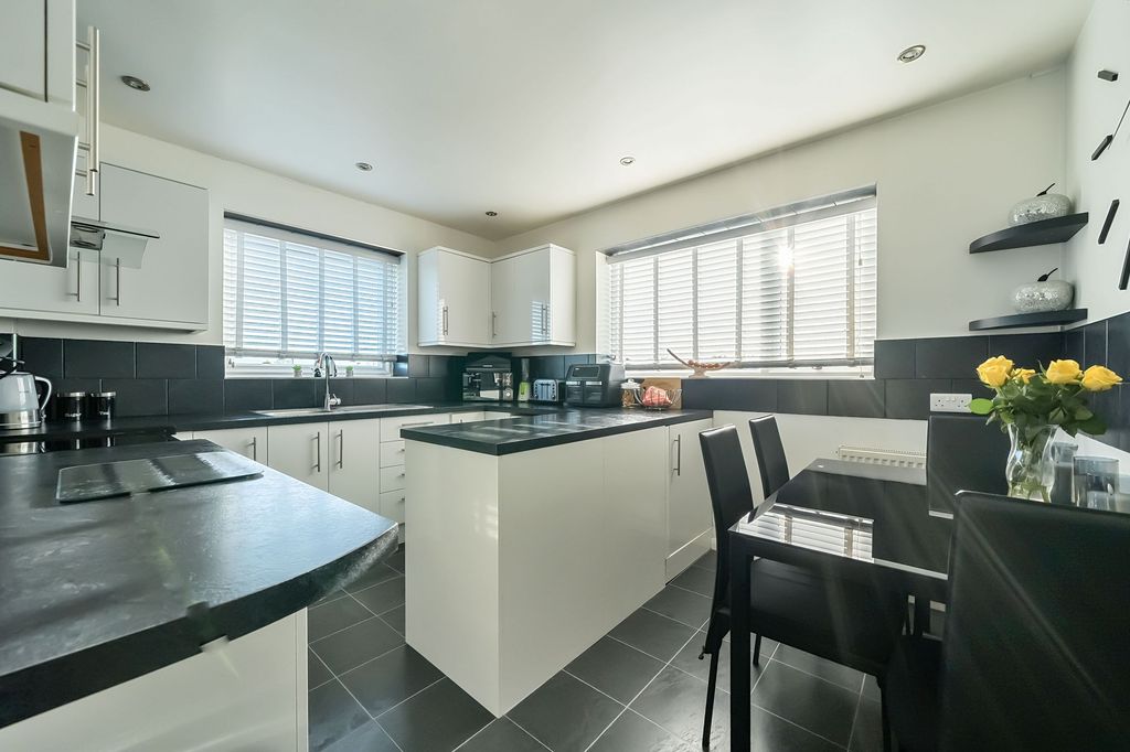 Property photo 2 of 12 Kitchen