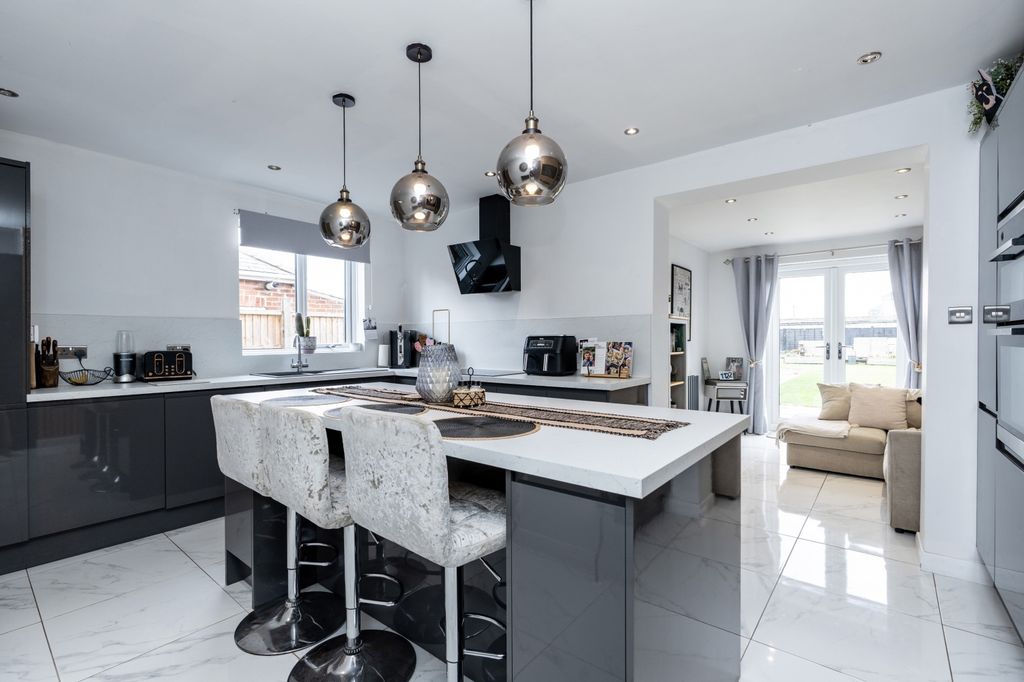 Property photo 3 of 16 Kitchen Diner