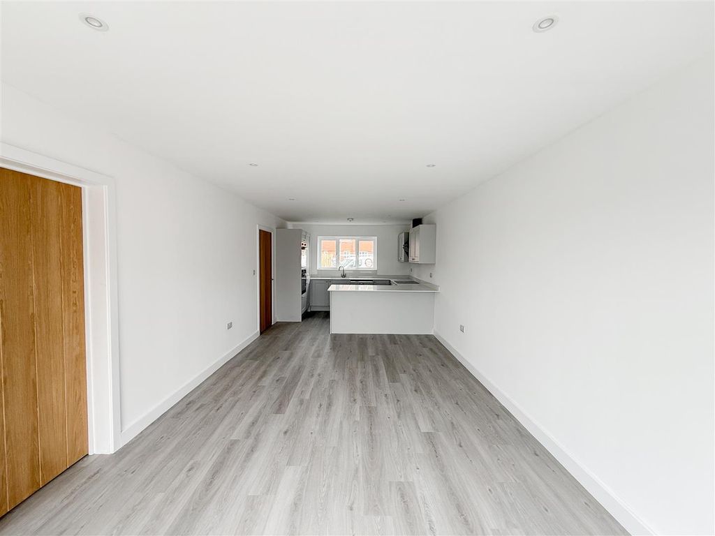 Property photo 3 of 31