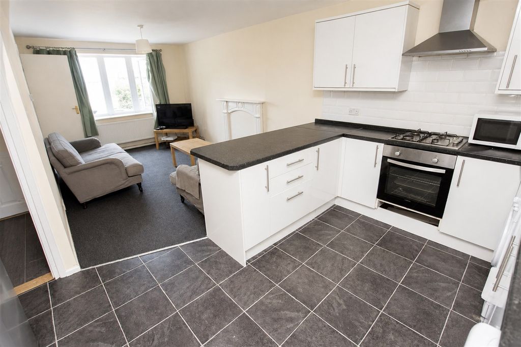 Property photo 3 of 15 Approach