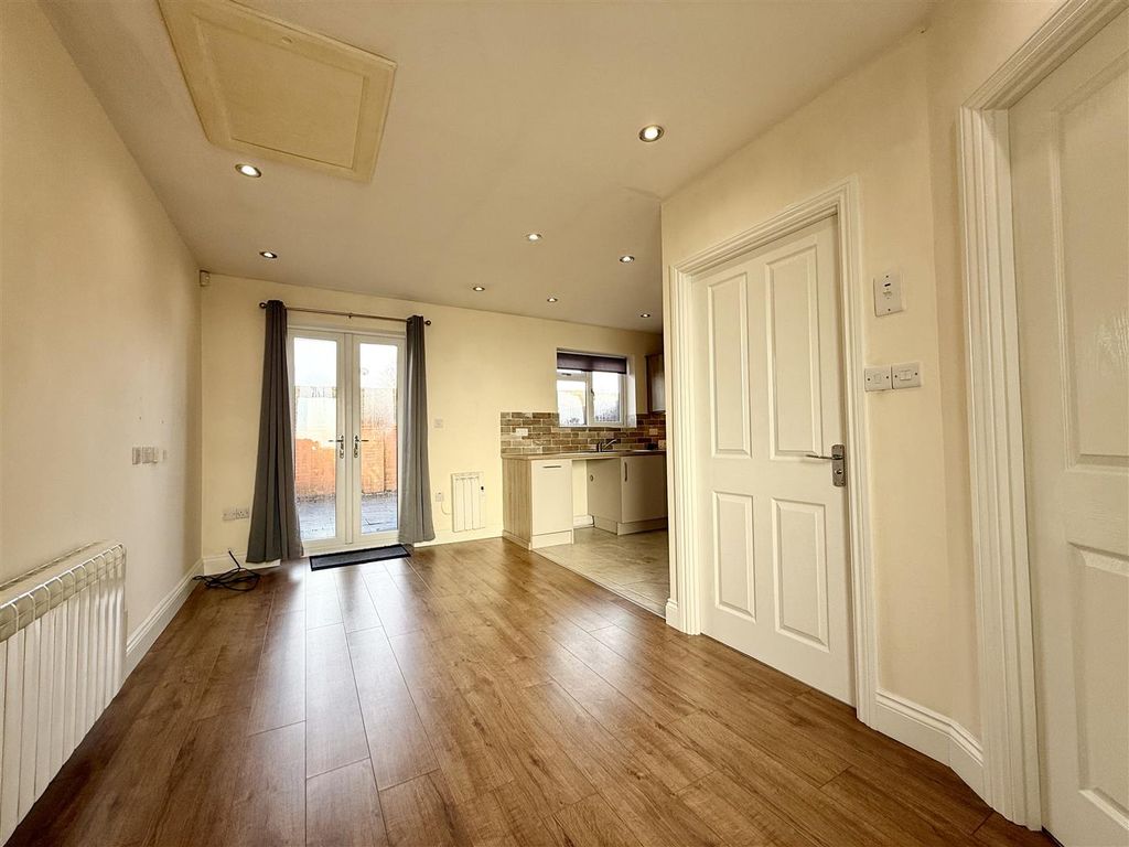 Property photo 3 of 10 3