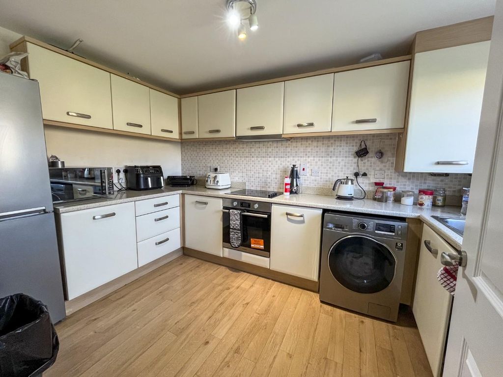 Property photo 3 of 16 Teasel Close (7).Jpg