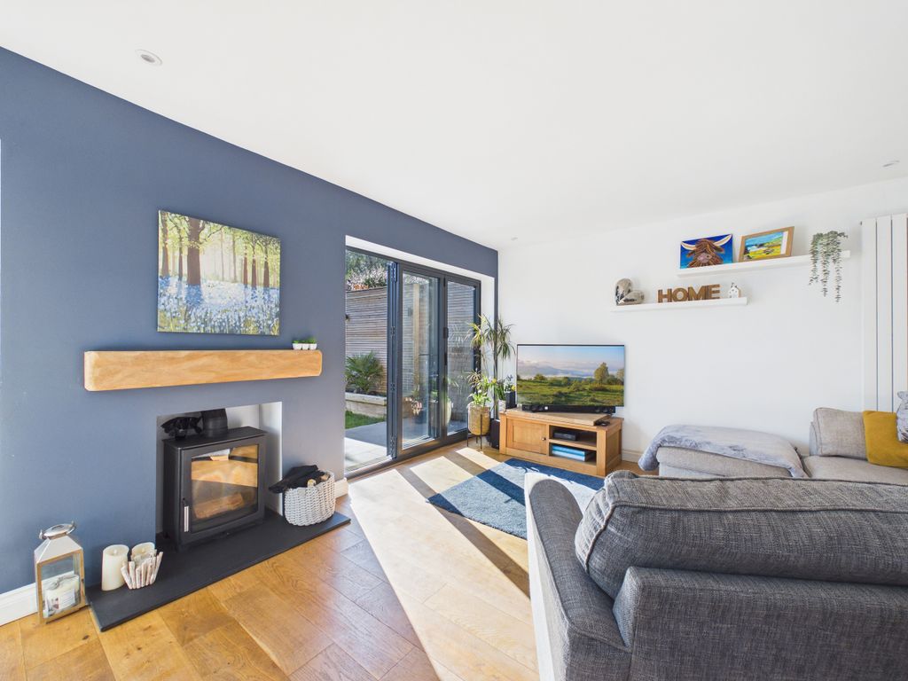 Property photo 3 of 24 Cam01984G0-Pr0573-Still008