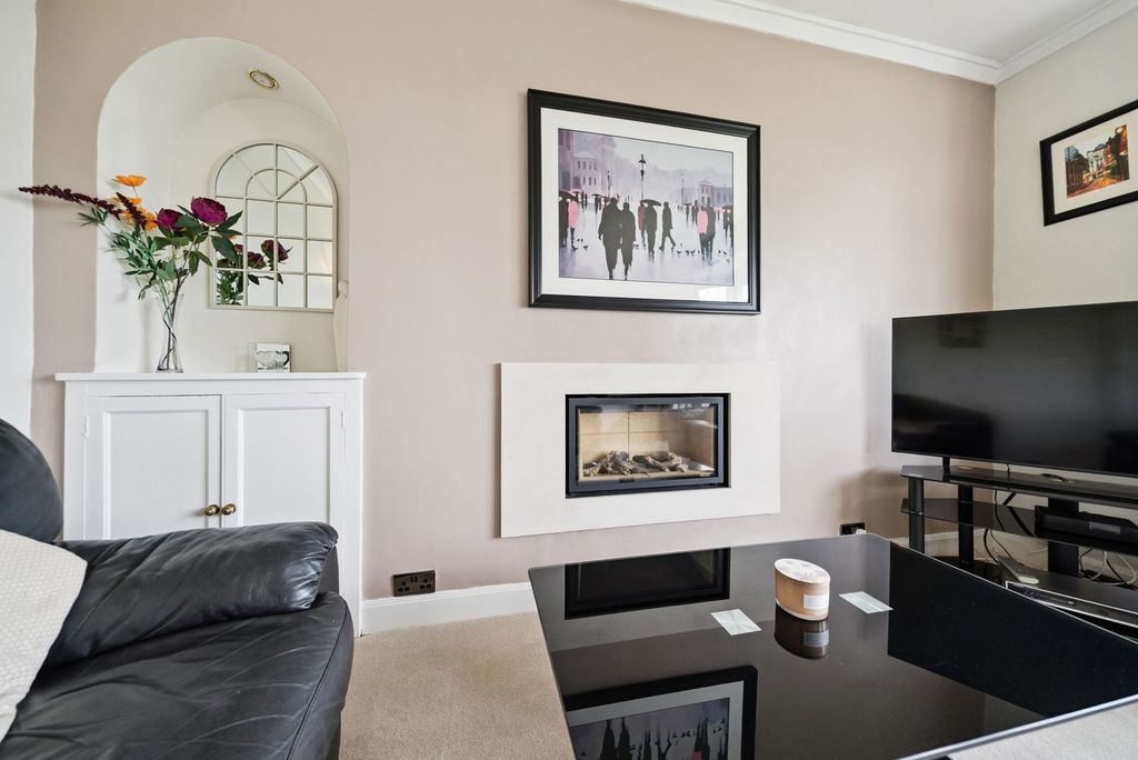 Property photo 3 of 36