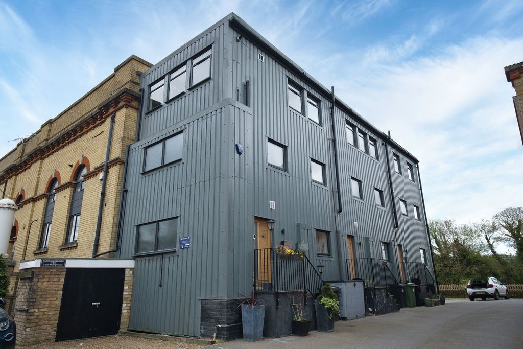 Property photo 1 of 31