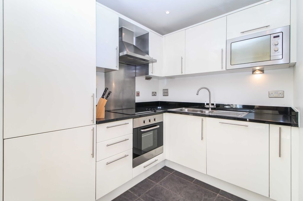 Property photo 3 of 7 Kitchen