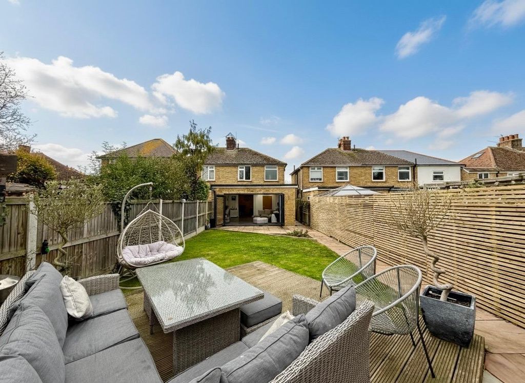 Property photo 3 of 23