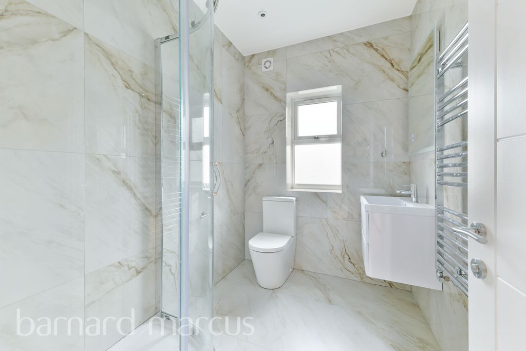 Property photo 3 of 7 Bedroom 1