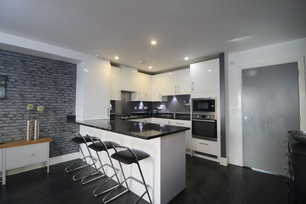 Property photo 3 of 12 Dining Area