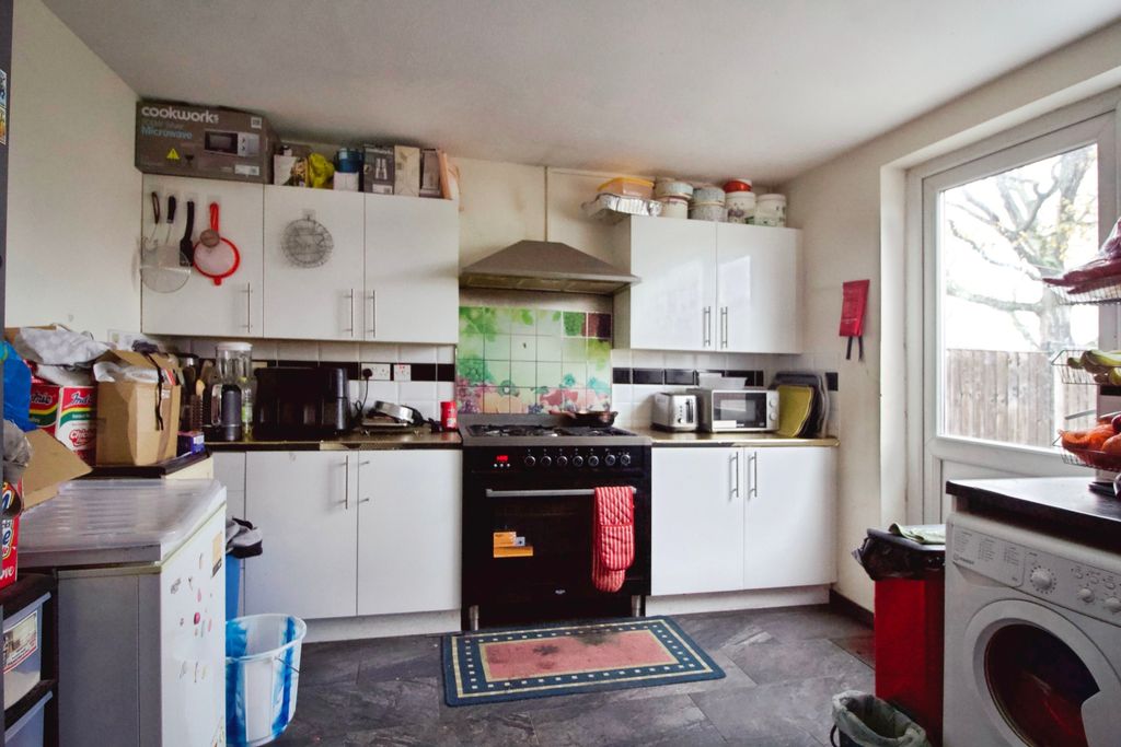 Property photo 2 of 10 Kitchen Room