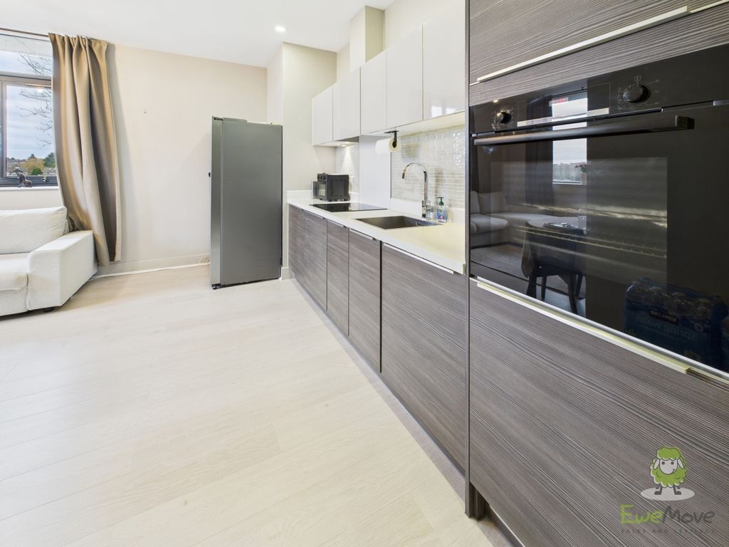 Property photo 3 of 20 Cam04233G0-Pr0048-Still004