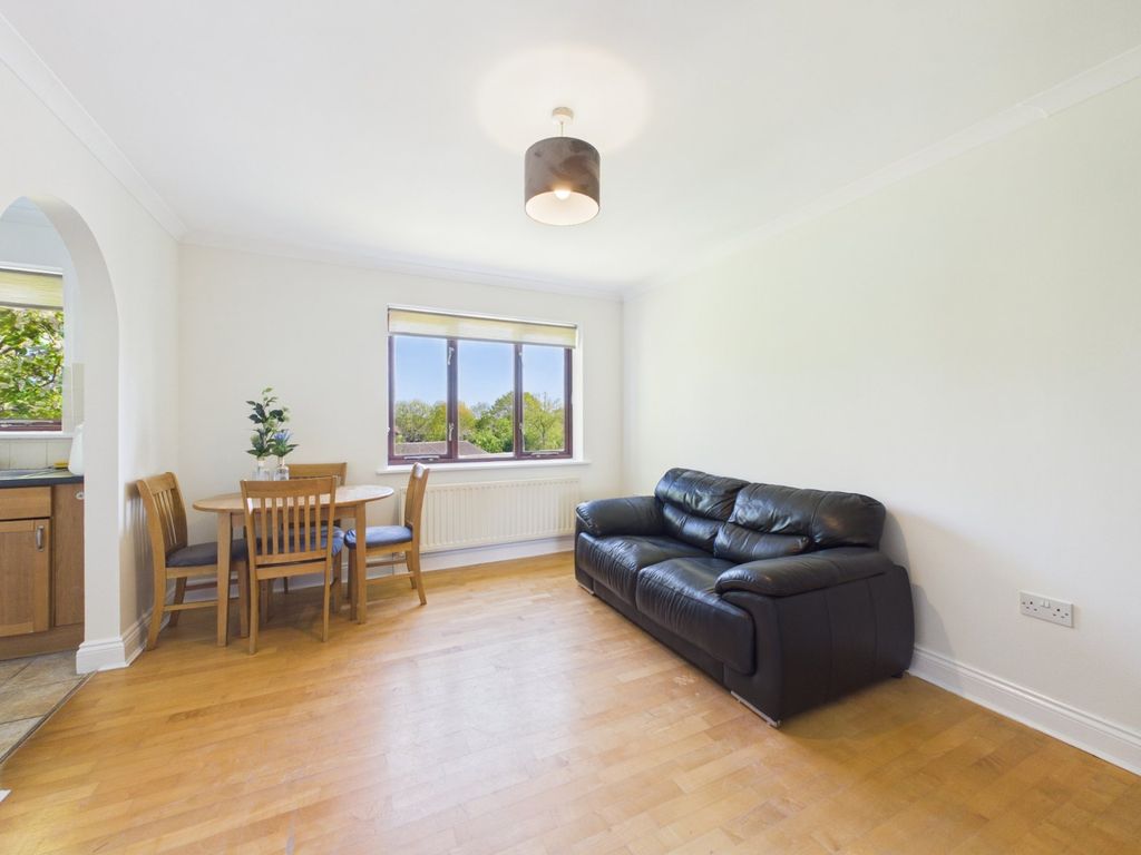 Property photo 2 of 11 Living/Dining Room