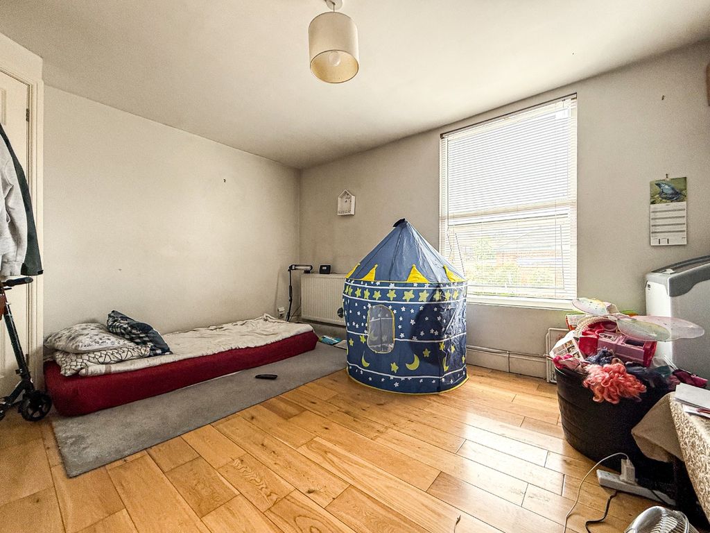 Property photo 3 of 7 4295077