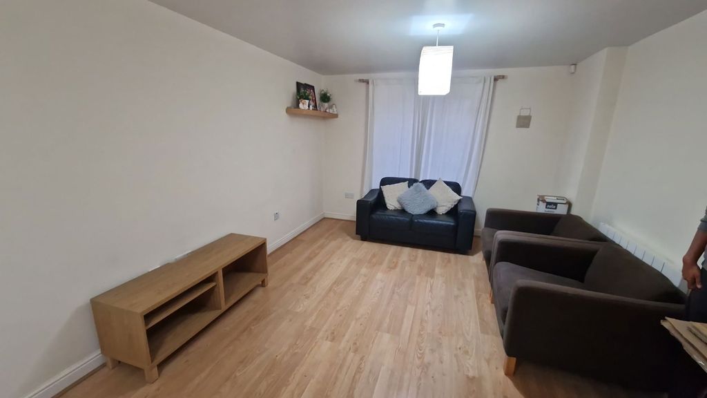 Property photo 2 of 8