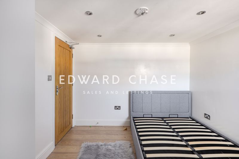 Property photo 2 of 13 Photo 4