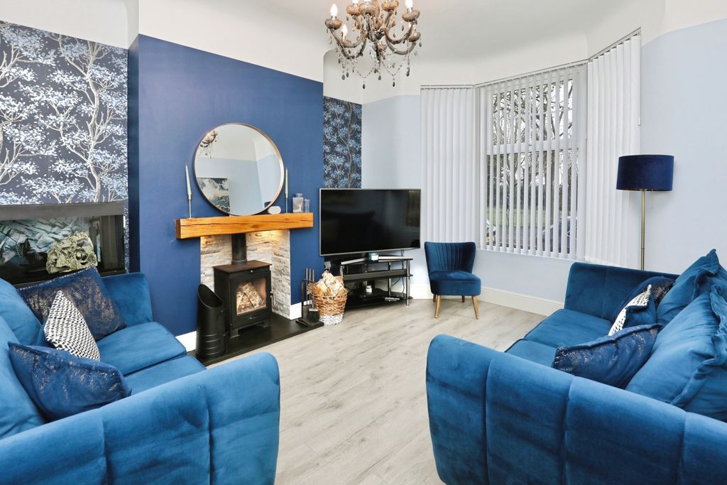 Property photo 3 of 15 Lounge