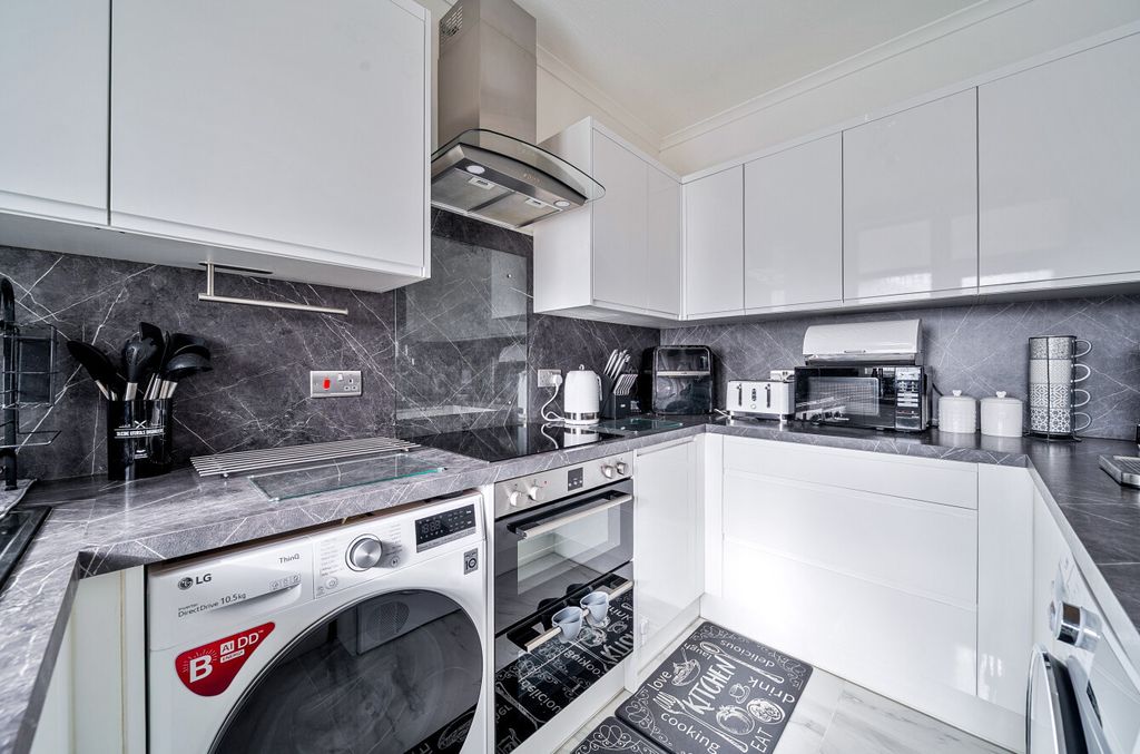 Property photo 3 of 14 1409440-10-6989d4...