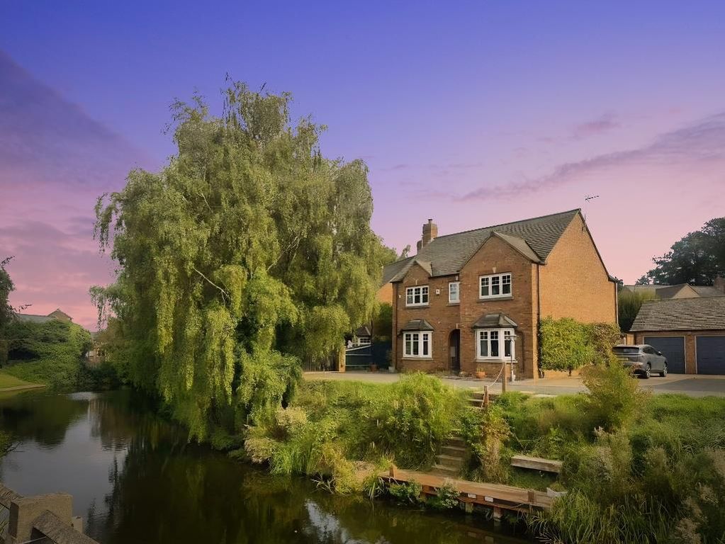 Property photo 1 of 42