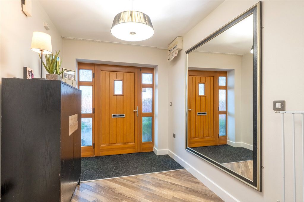 Property photo 3 of 29 Picture No. 06