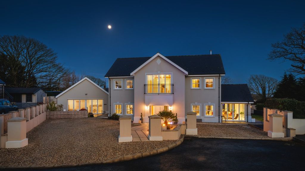 Property photo 2 of 39