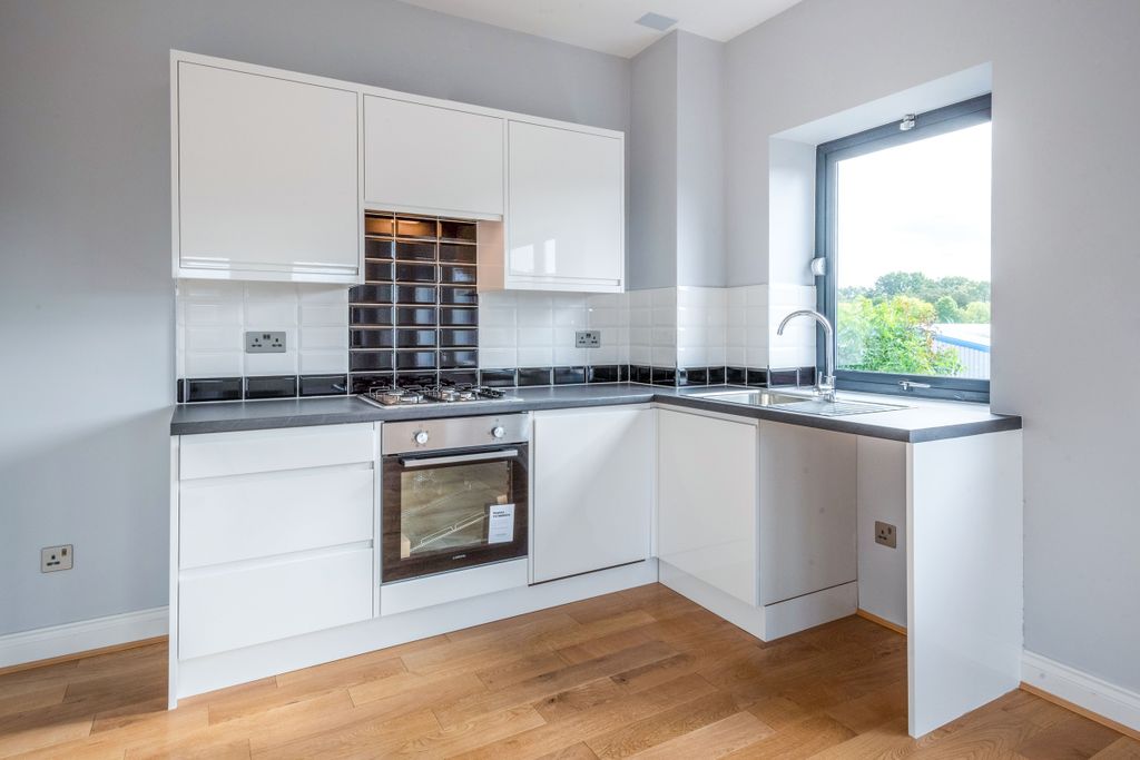 Property photo 2 of 7 Kitchen 15