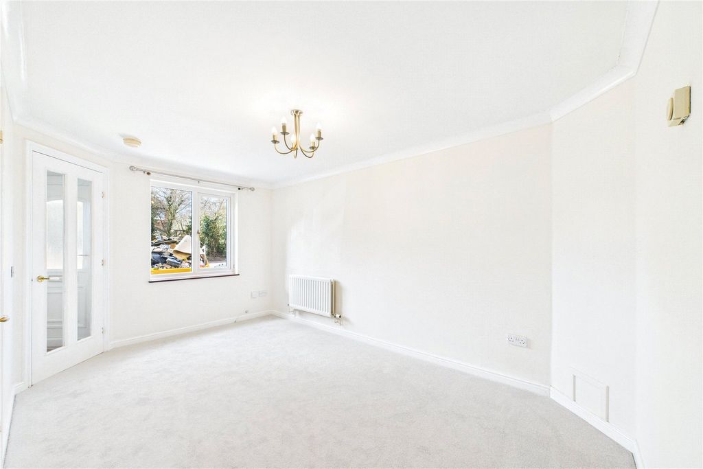 Property photo 3 of 7 Living Room