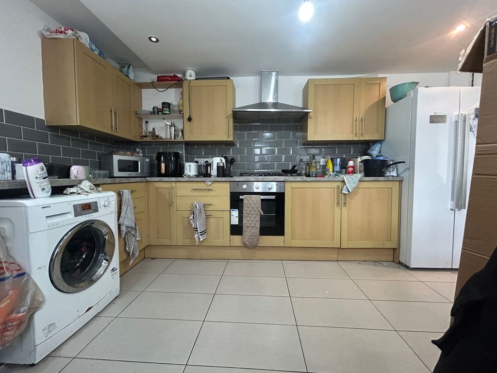 Property photo 3 of 14 36Ad8c2F-1103-4E7F-B440-1693A576E733
