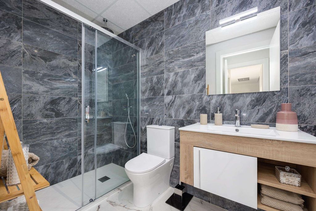 Property photo 2 of 35