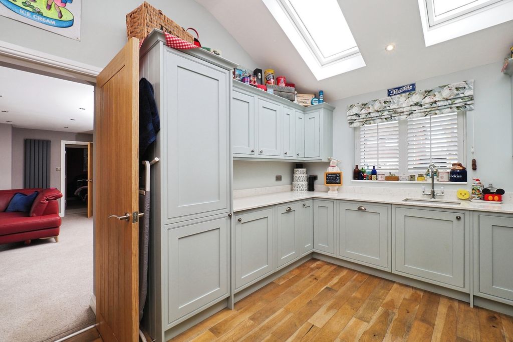 Property photo 3 of 20 Kitchen