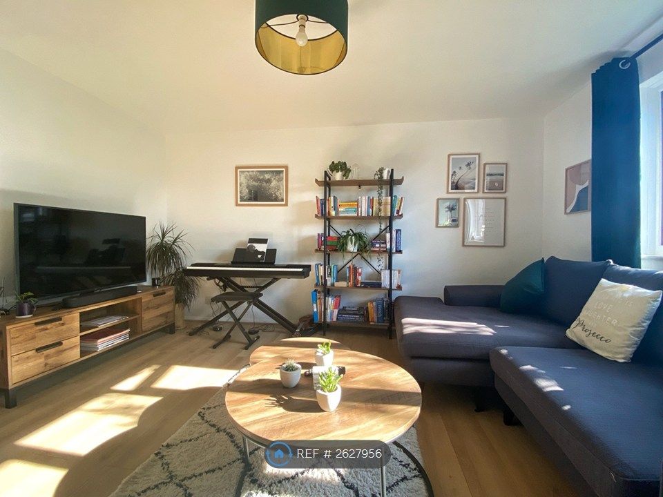 Property photo 2 of 7 Living Room