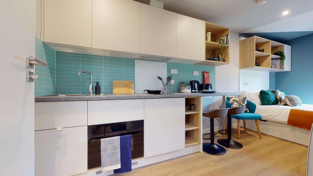 Property photo 2 of 21