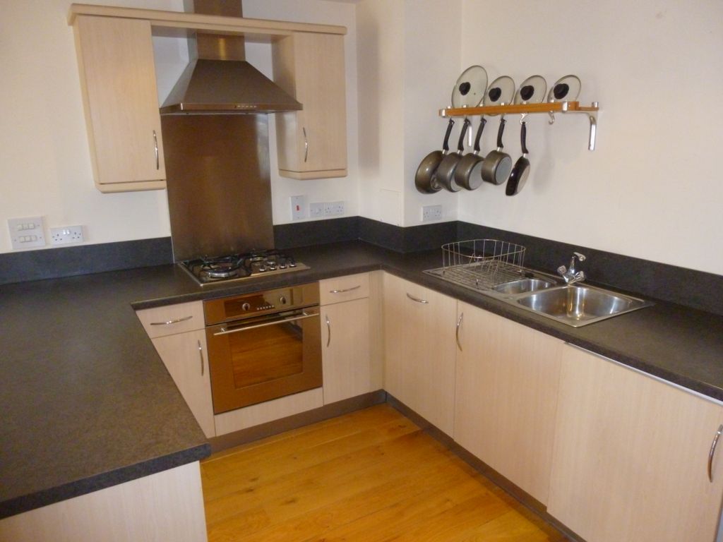 Property photo 2 of 6 Kitchen